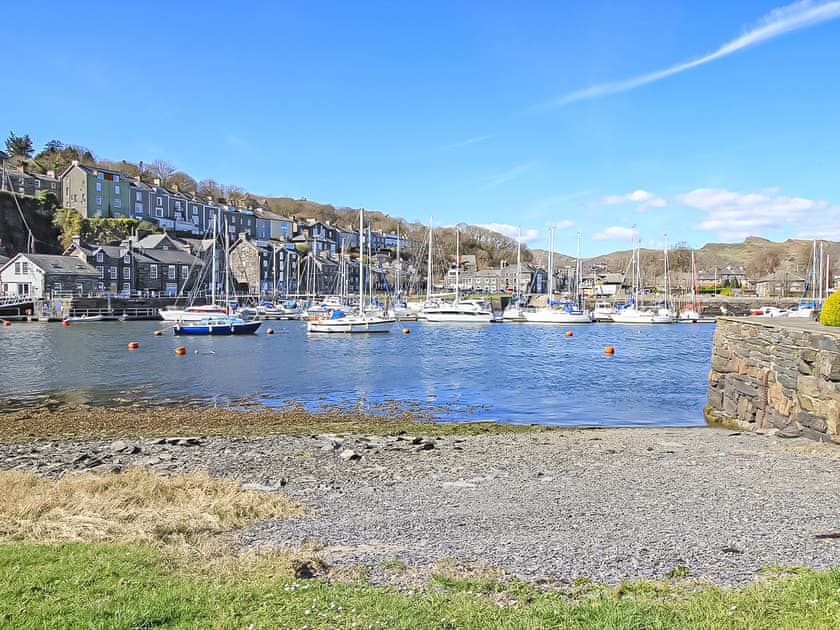 Setting | Port View Bach, Porthmadog