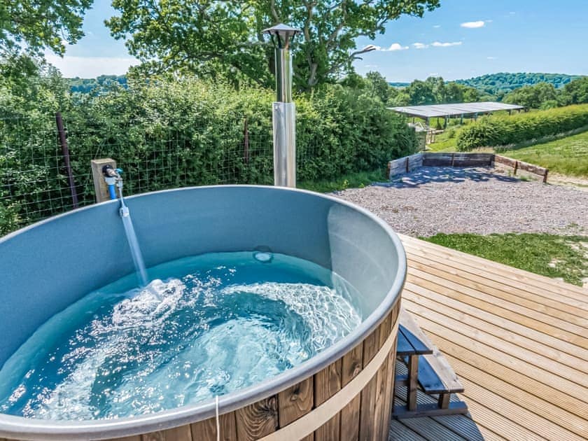 Hot tub | Hot Tub Retreat - Hartley Wine Estate, Alton