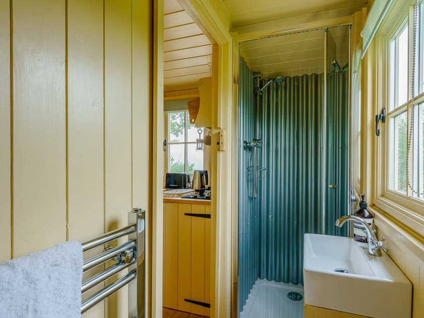 Bathroom | Hot Tub Retreat - Otium Wine Estate, Alton