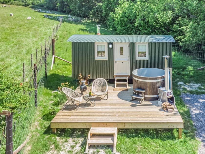 Exterior | Hot Tub Retreat - Otium Wine Estate, Alton