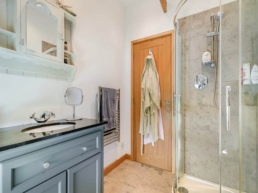 En-suite bathroom  | Myrtle Cottage, St Just-in-Roseland, near St Mawes