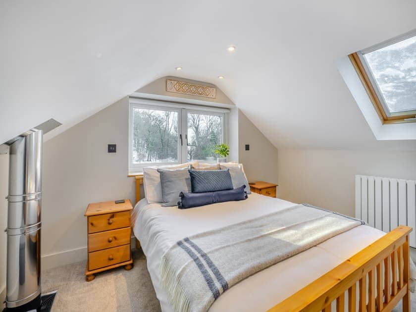Kingsize bedroom  | Yr Hen Beudy, Tregaron