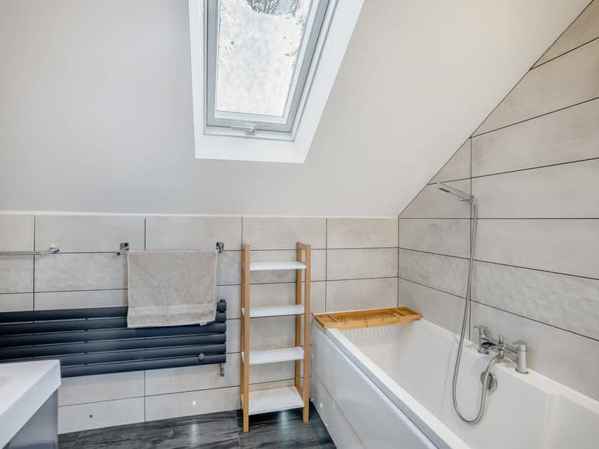 Bathroom | Yr Hen Beudy, Tregaron