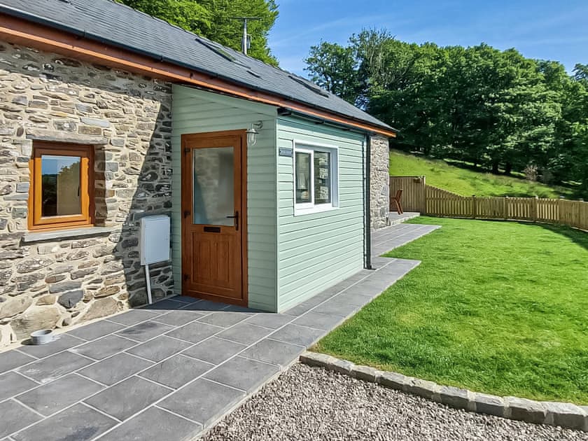 Exterior | Yr Hen Beudy, Tregaron