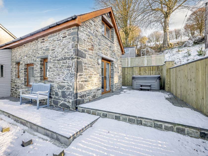 Exterior | Yr Hen Beudy, Tregaron