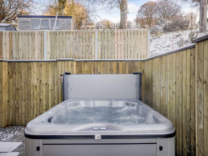 Jacuzzi | Yr Hen Beudy, Tregaron