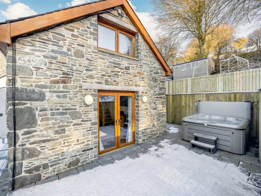Exterior | Yr Hen Beudy, Tregaron