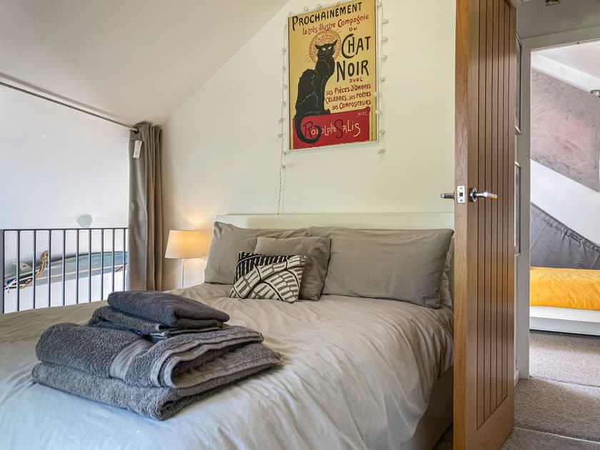 Double bedroom | The Old Workshop, Appledore