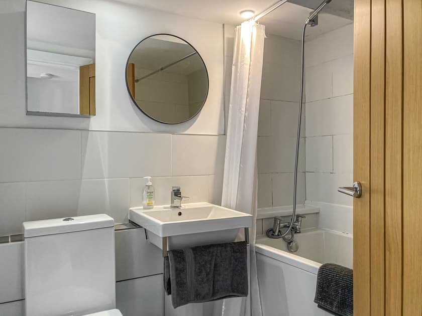 Bathroom | The Old Workshop, Appledore