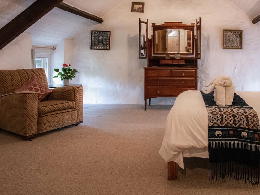 Double bedroom | Hen EfailOld Smithy, Tregaron