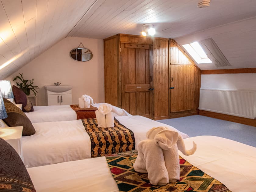 Triple bedroom | Hen EfailOld Smithy, Tregaron
