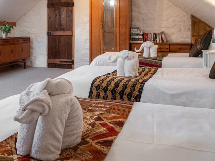 Triple bedroom | Hen EfailOld Smithy, Tregaron