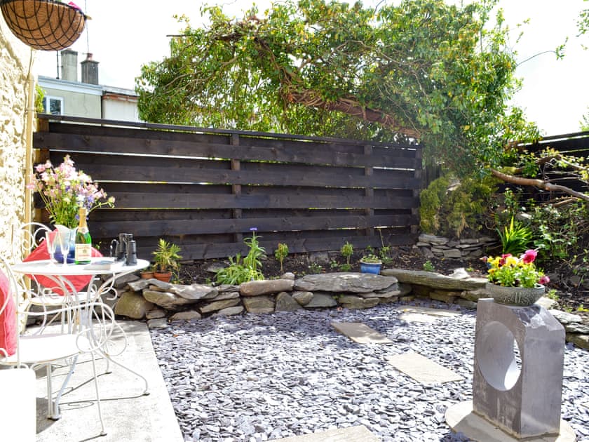 Back garden | Hen EfailOld Smithy, Tregaron