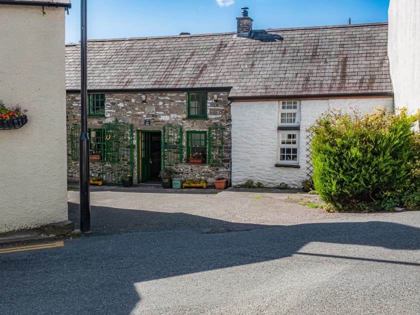 Exterior | Hen EfailOld Smithy, Tregaron