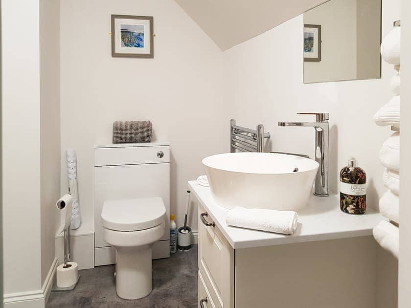 Bathroom | Palace View - Liquorstane House, Falkland
