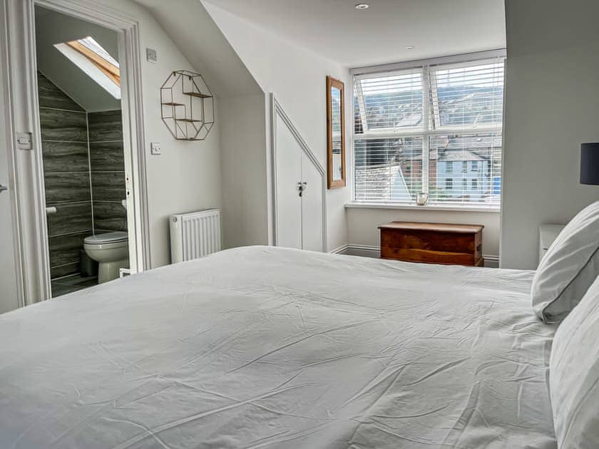 Master bedroom with en suite  | Saltwater Pearl, Ilfracombe