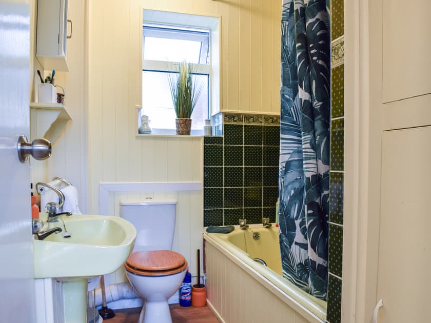 Bathroom | Sheldon House, Braunston, near Daventery