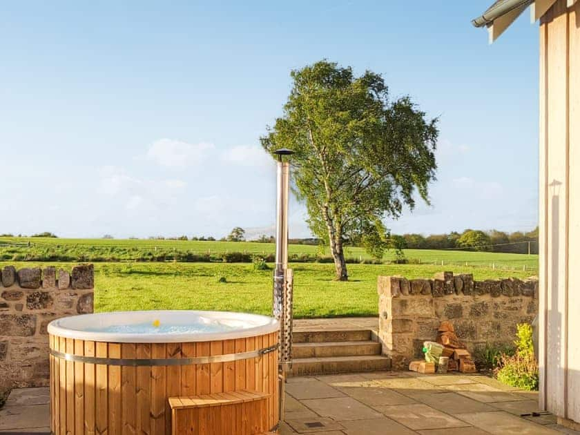 Relaxing wood-fired hot-tub | Broomrigg Farmhouse, Pencaitland, near Tranent