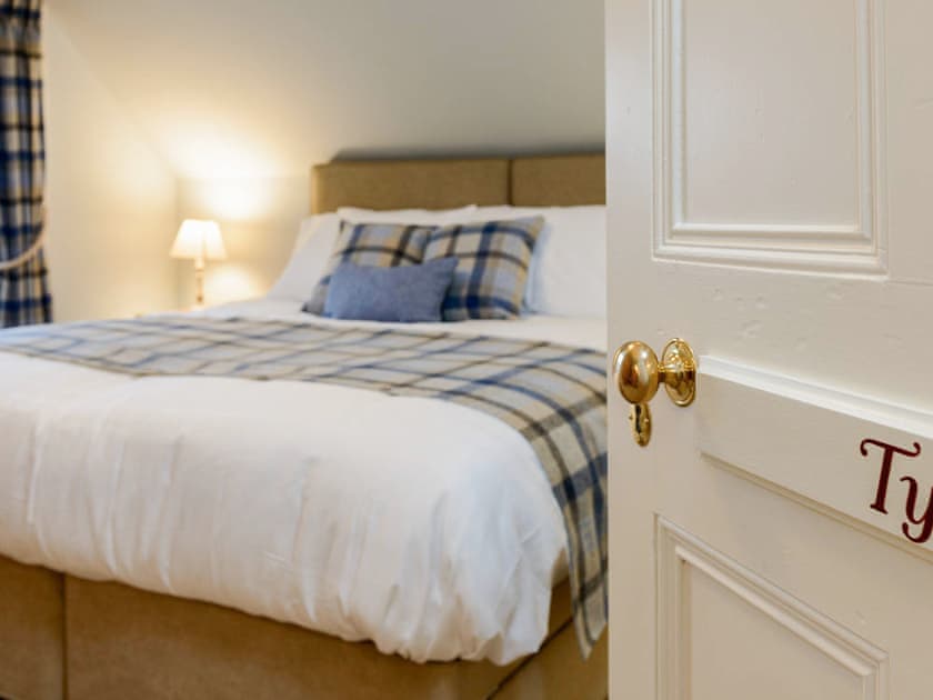 Double bedroom | Broomrigg Farmhouse, Pencaitland, near Tranent