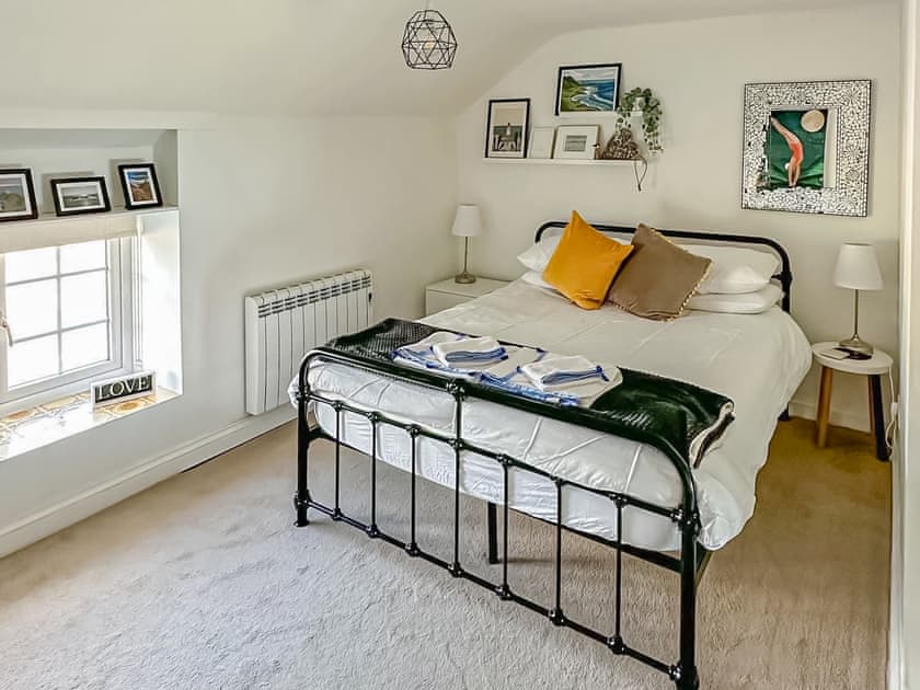 Double bedroom | Seren Cottage By The Sea, Malltraeth, near Bodorgan