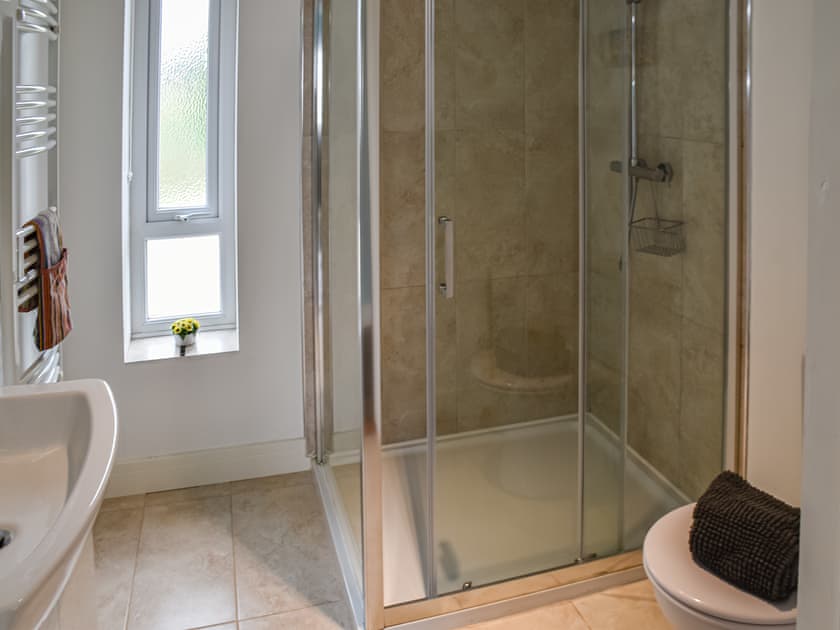 Bathroom | Cedar Lodge - Solar Rise Lodges, Old Buckenham