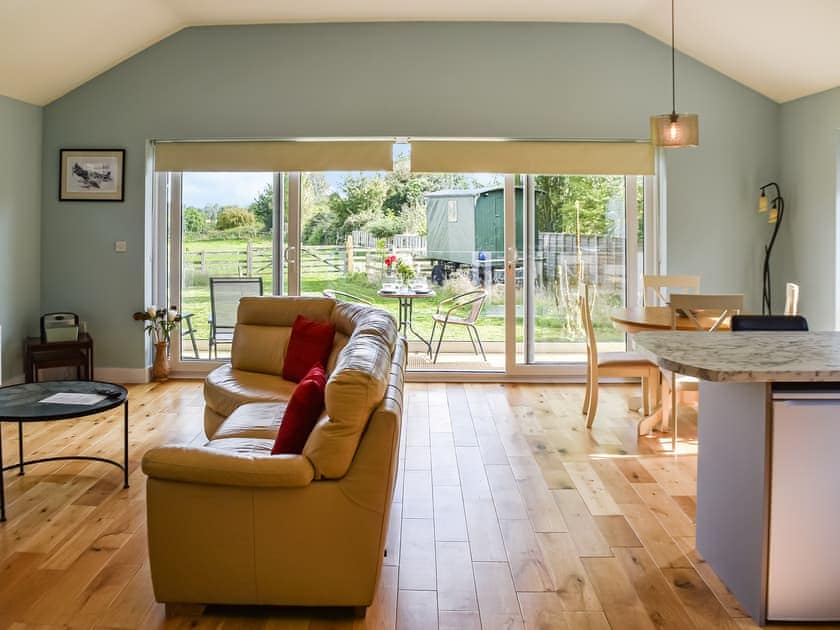 Chestnut Lodge - Solar Rise Lodges, Old Buckenham