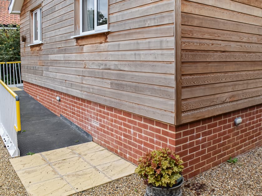 Exterior | Chestnut Lodge - Solar Rise Lodges, Old Buckenham