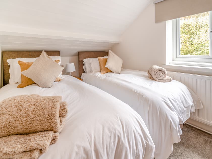 Twin bedroom | Bwlch Farm Lodge, Cwmavon, near Swansea