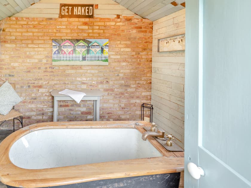 Bathroom | Hallmark Lodge, Tenterden
