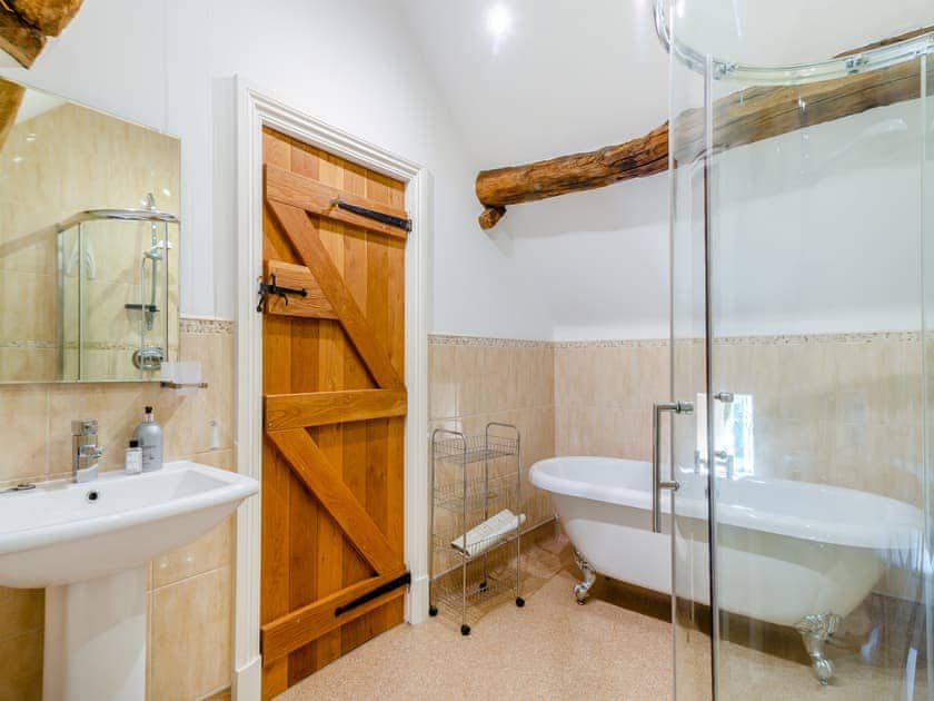 Bathroom | Coltus Lands - Forest Lodge Farm, Castleton