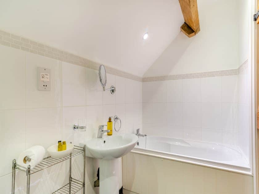 Bathroom | Coltus Lands - Forest Lodge Farm, Castleton