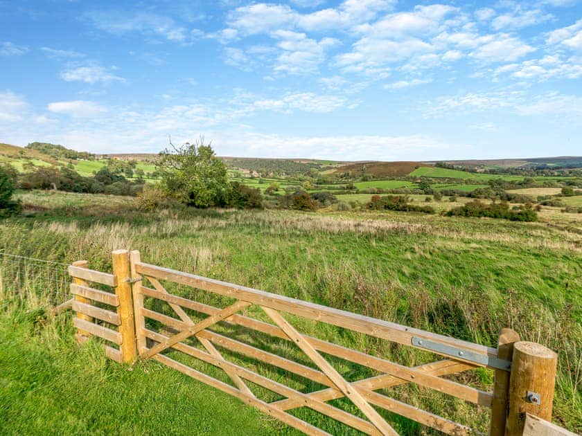 Surrounding area | Coltus Lands - Forest Lodge Farm, Castleton
