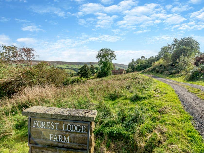 Surrounding area | Coltus Lands - Forest Lodge Farm, Castleton
