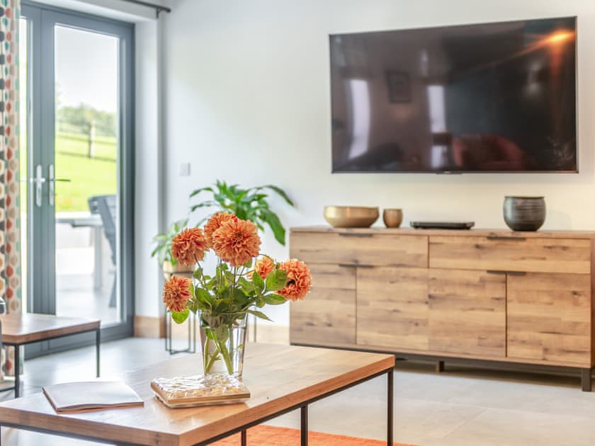 Cheerfully decorated sitting room | Tree Park, Halwell, near Totnes