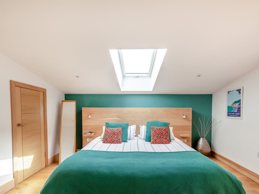 Light and airy en-suite master bedroom | Tree Park, Halwell, near Totnes
