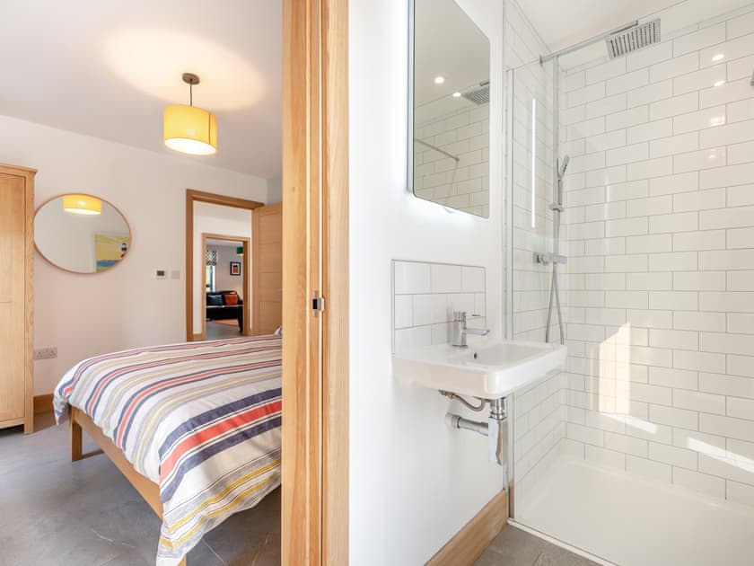 En-suite | Tree Park, Halwell, near Totnes