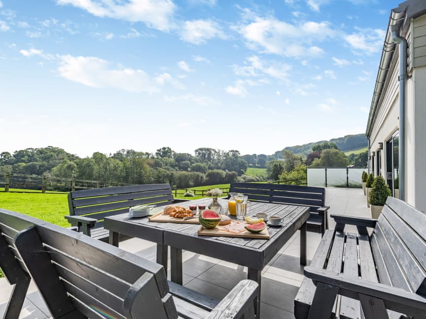 Paved patio area with outdoor furniture | Tree Park, Halwell, near Totnes