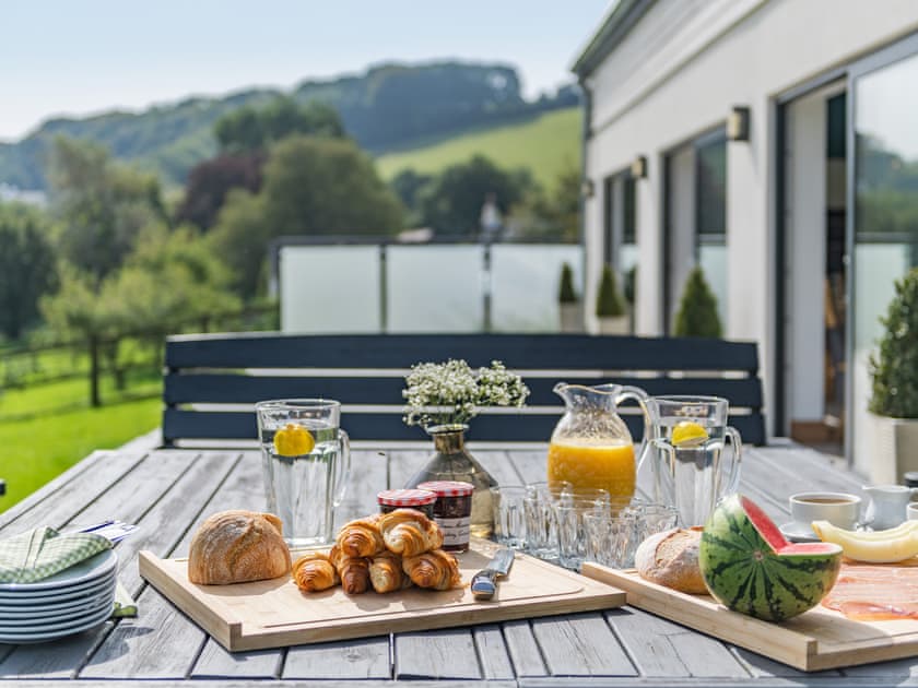 Paved patio area with outdoor furniture | Tree Park, Halwell, near Totnes