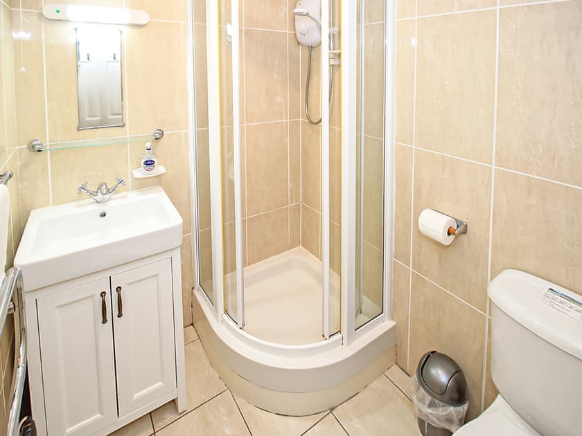 Shower room | Southerly Views Flat, Porthmadog