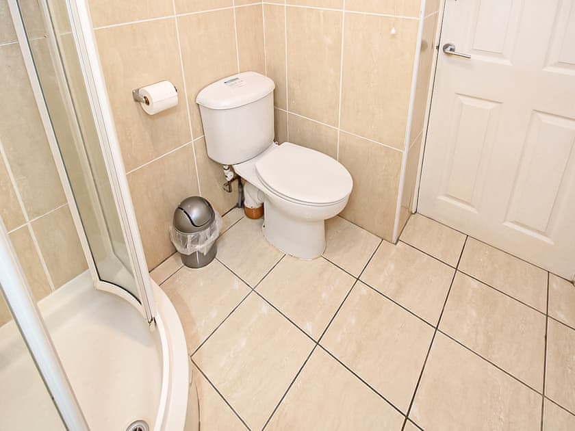 Shower room | Southerly Views Flat, Porthmadog