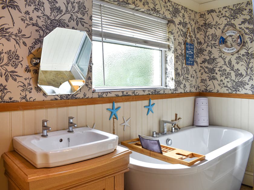 Bathroom | Gwel Y Don, Pentraeth