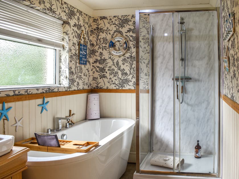 Bathroom | Gwel Y Don, Pentraeth