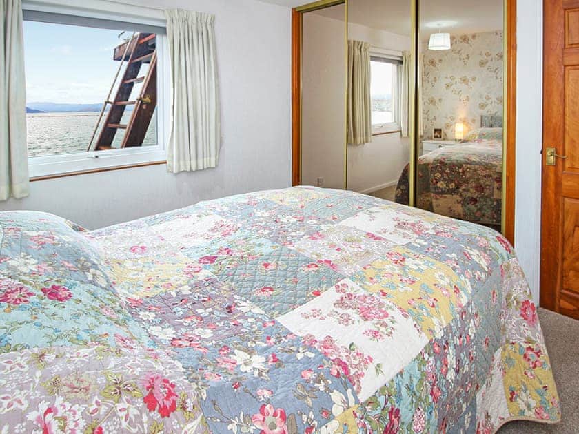 Double bedroom | Spacious Villa with Views, Porthmadog