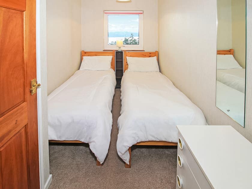 Twin bedroom | Spacious Villa with Views, Porthmadog