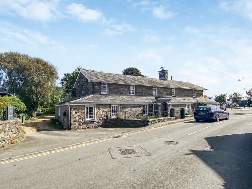 Exterior | Treetops Flat, Porthmadog