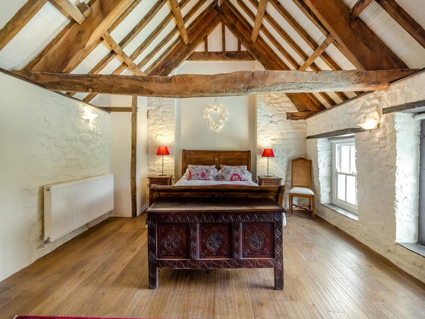 Double bedroom | The Coach House - Dan Y Graig, Crickhowell
