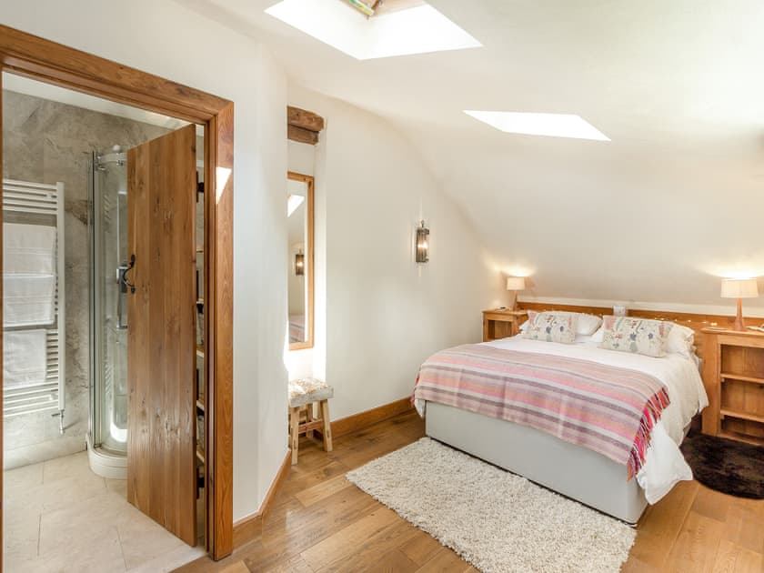 Double bedroom | The Coach House - Dan Y Graig, Crickhowell