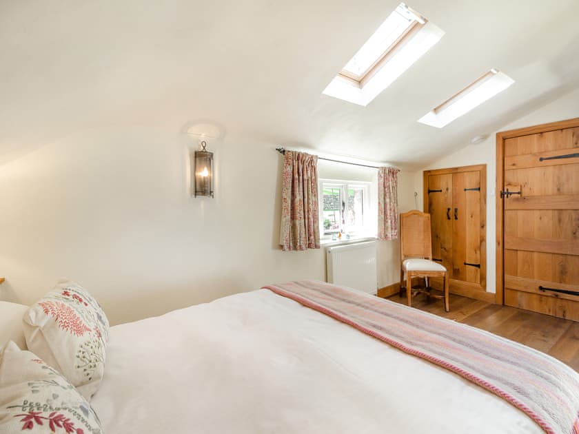 Double bedroom | The Coach House - Dan Y Graig, Crickhowell