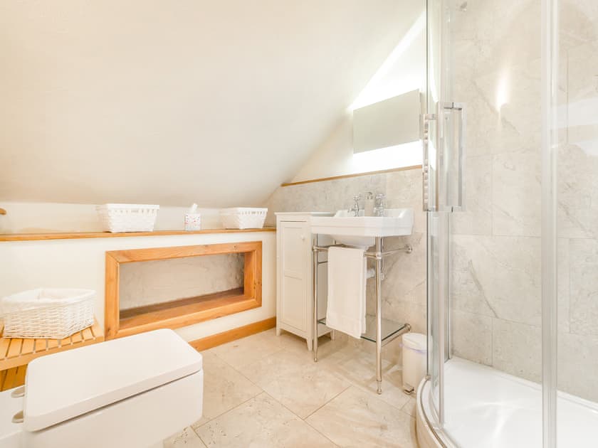 Bathroom | The Coach House - Dan Y Graig, Crickhowell
