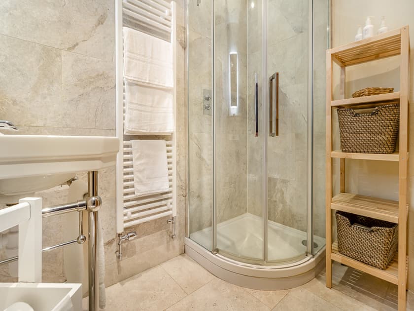 Bathroom | The Coach House - Dan Y Graig, Crickhowell